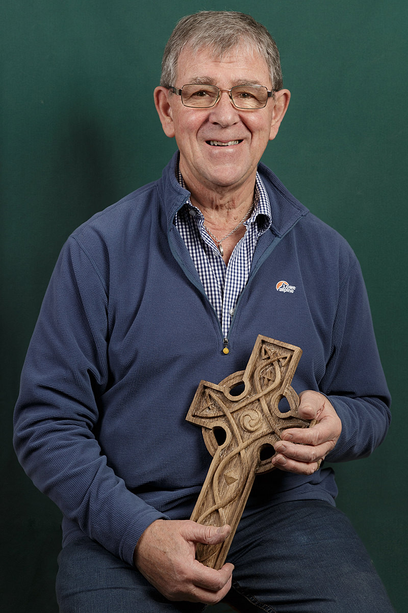 portrait of Doug Phillips a member of the solent guild of woodcarvers and sculptors 