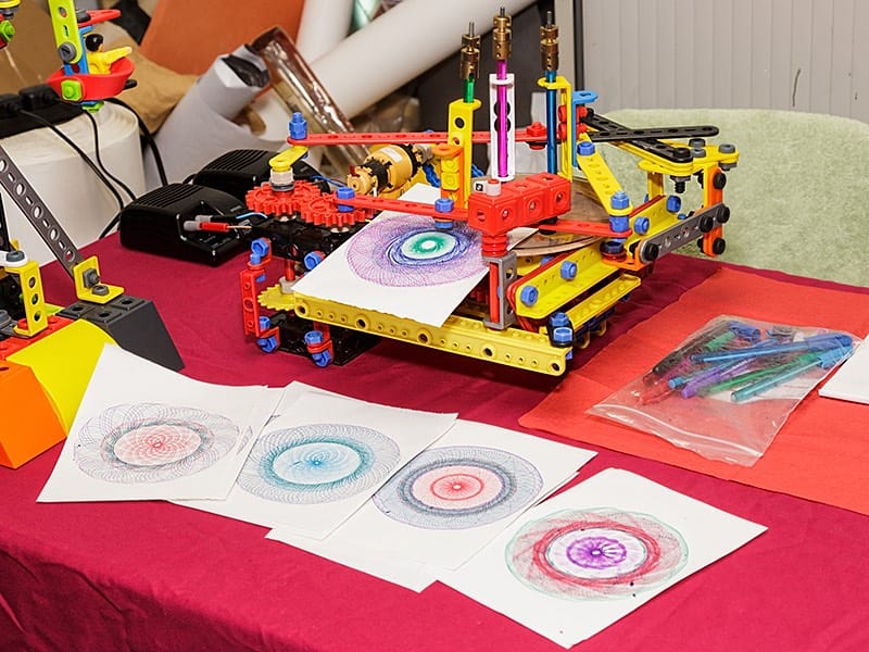 Meccano Spirograph Drawing Model by xxx of the Solent Meccano Club 