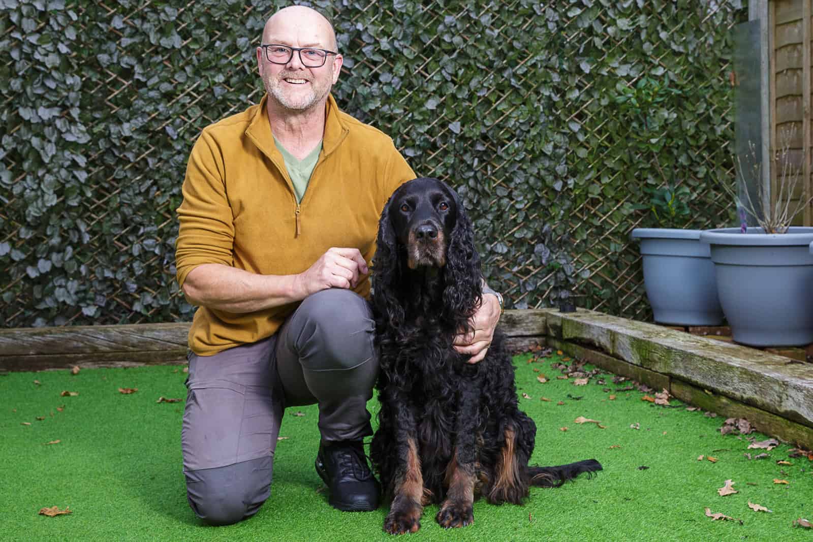 Portrait of Locksheath Gordon Setters owner with Gordon Setter dog