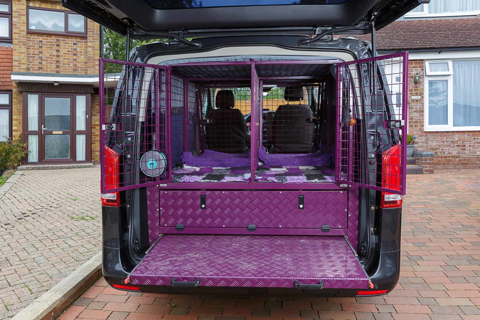SPL-Van 01 Customised van for travelling with dogs