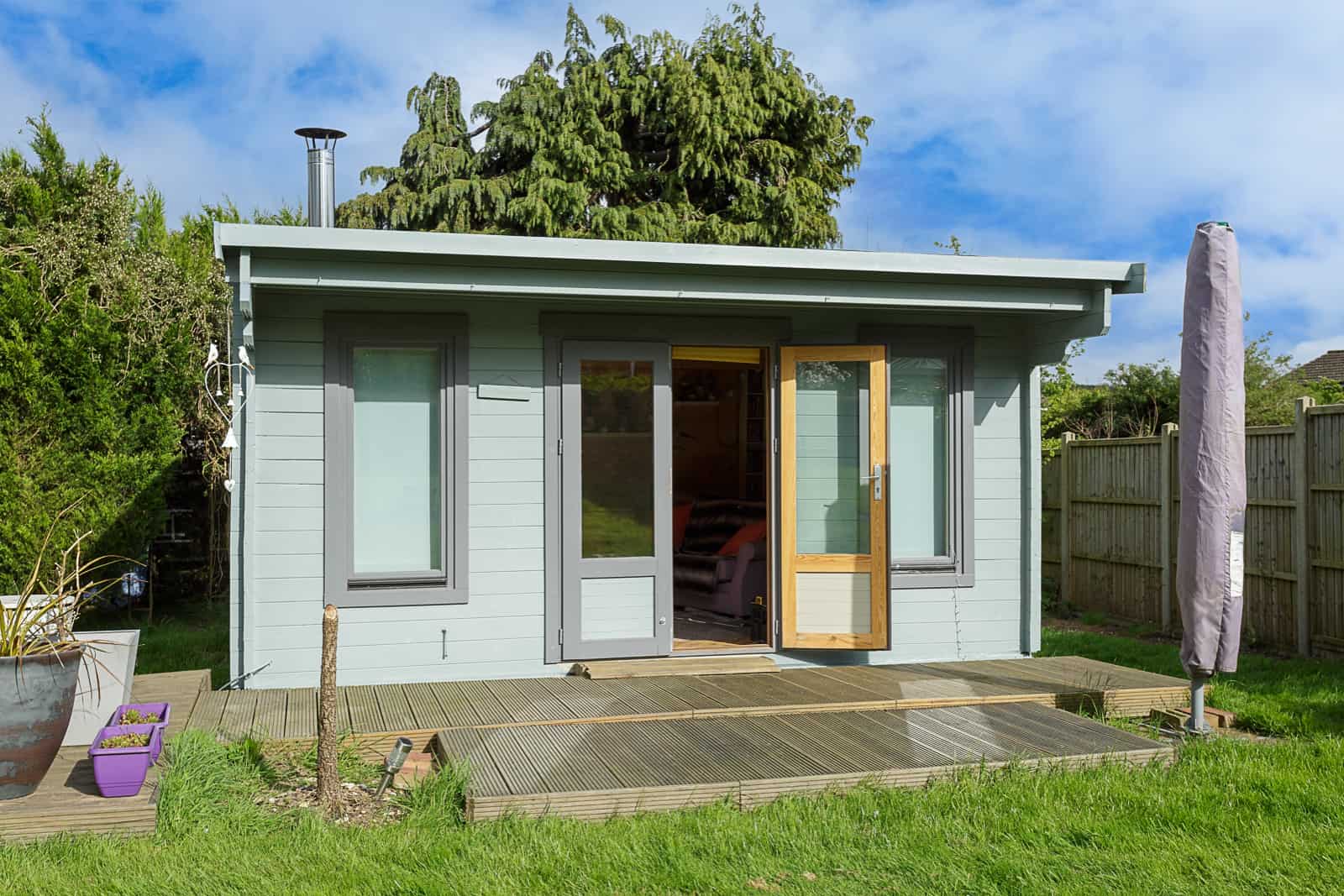 external view of log cabin