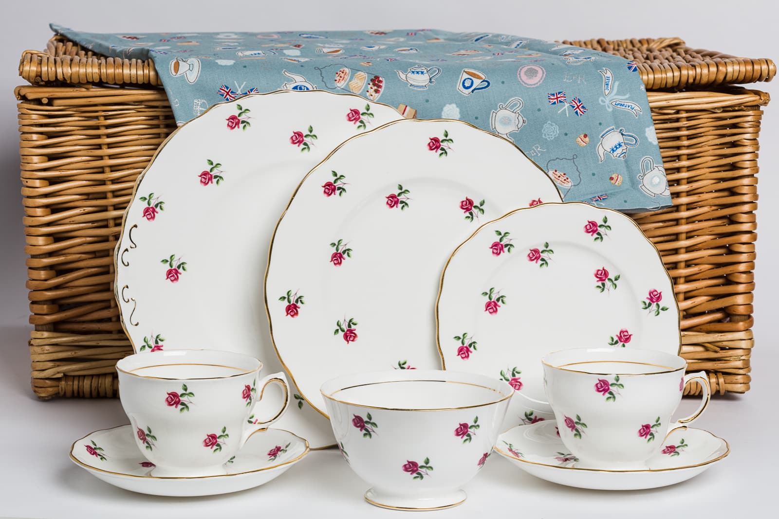 rose tea service set_SPG vintage bone china tea set with small roses and gold finish edging